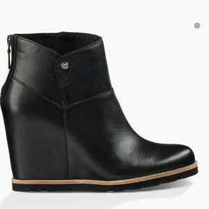 UGG AMAL SHORT LEATHER BOOTS BOOTIES SIZE 9 SHEARLING LINING